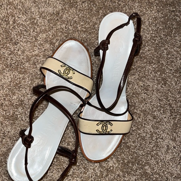 VINTAGE CHANEL HEELS - SIZE 8 🩵 - Picture 5 of 10